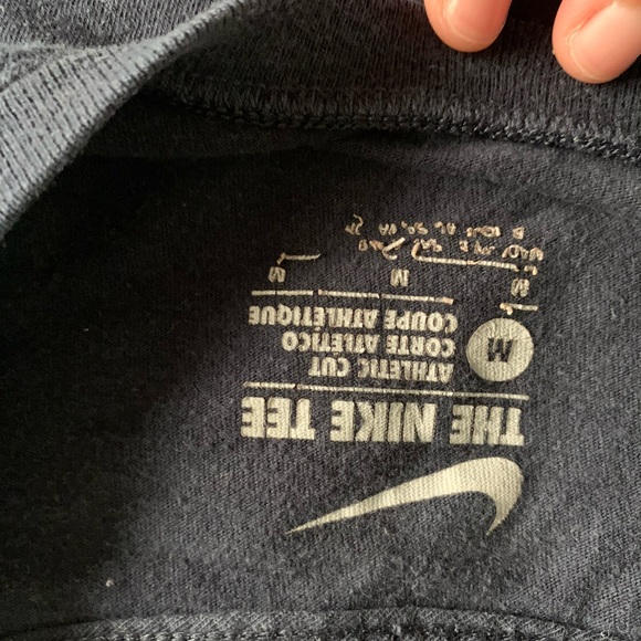 Men’s medium Nike tee - Picture 2 of 2